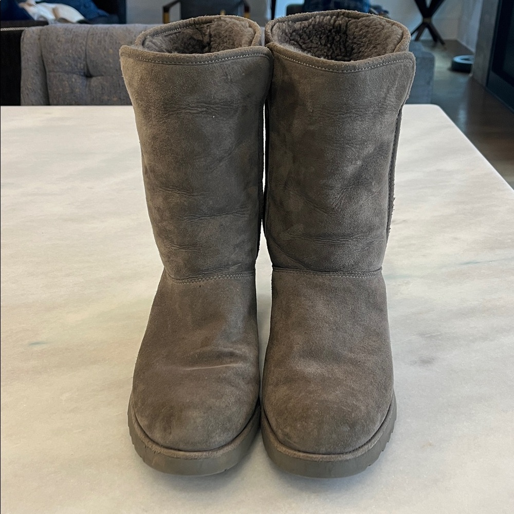 UGG Amie Slim Classic Wedge Suede Gray Winter Boots Size 10